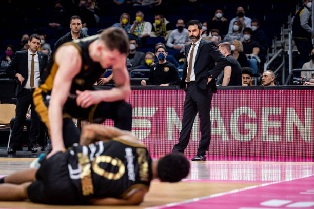 两队的交锋 两队的交锋