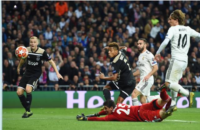 员表现突出 员表现突出